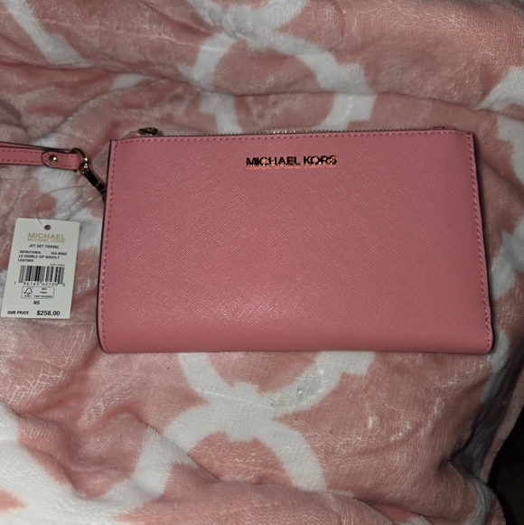Michael Kors Handbags - Michael Kors Large Double Zip Jet Set Wristlet Wallet. NWT.